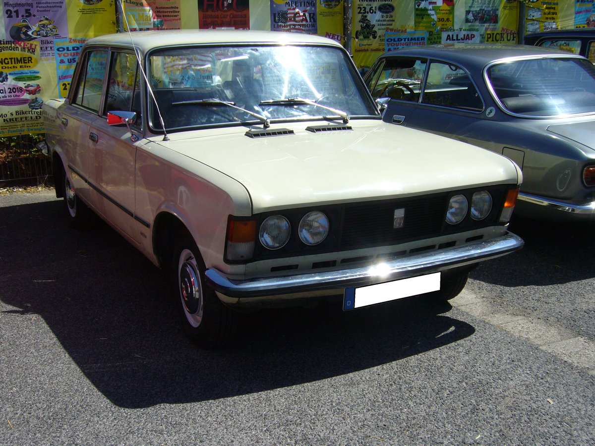 Polski Fiat 125 P. 1967 - 1980. Wie der Name es schon verrät ist der bei FSO hergestellte Polski Fiat 125 P ein fast identischer Lizenzbau des Fiat 125. Im Gegensatz zum Fiat 125, den man nur als viertürige Limousine bestellen konnte, gab es den 125 P auch als Kombimodell und Pickup. Die Motoren wurden allerdings bei FSO produziert. Der Käufer konnte zwischen zwei Vierzylinderreihenmotoren wählen: 1295 cm³ Hubraum mit 54 PS oder 1481 cm³ Hubraum mit 60 PS. Treffen  Forza Italia  am 30.06.2018 in Krefeld.