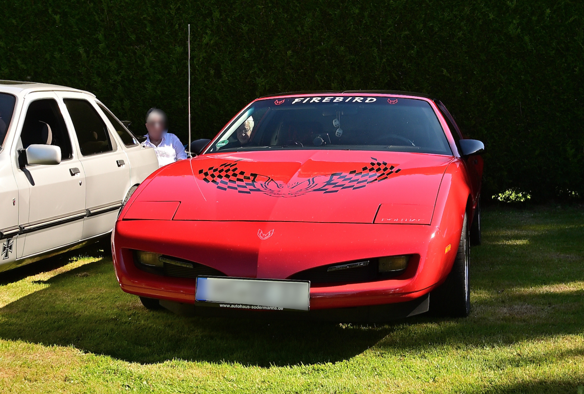 Pontiac Firebird MK3, am 1.5.2026 auf dem Show / Ausstellungsgel�nde des Fr�hlingserwachen der Oldtimerfreunde Grenzland, Loherhof Geilenkirchen.