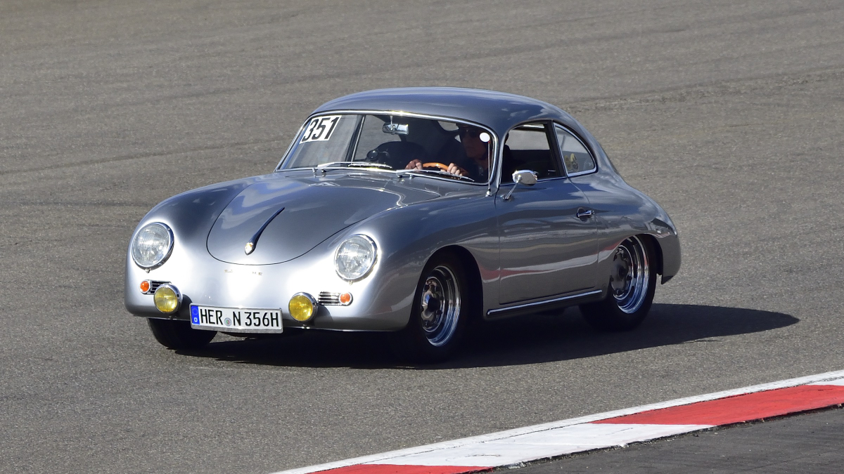 Porsche 356 A , im Rahmen der N�rburgring Classic 2026, fuhren viele 356er  Porsche 356 Club  Deutschland  einige Runden auf dem N�rburgring, . Aufnahme 13.06.2026 