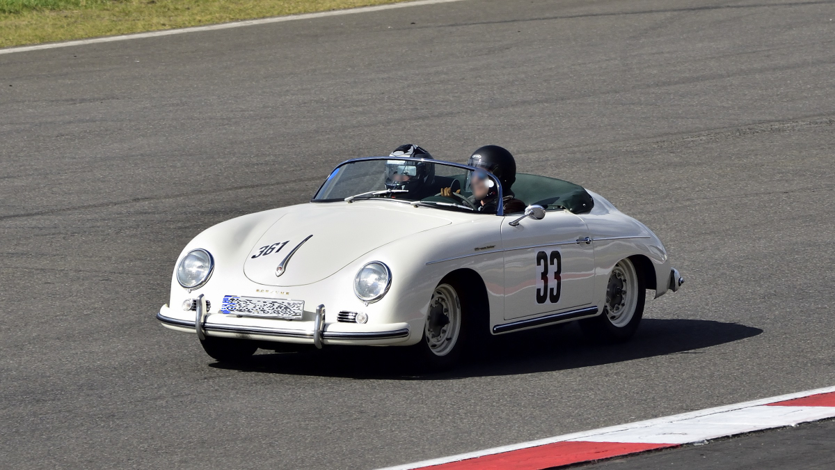Porsche 356 A Cabrio, im Rahmen der N�rburgring Classic 2026, fuhren viele 356er  einige Runden auf dem N�rburgring. Aufnahme 13.06.2026