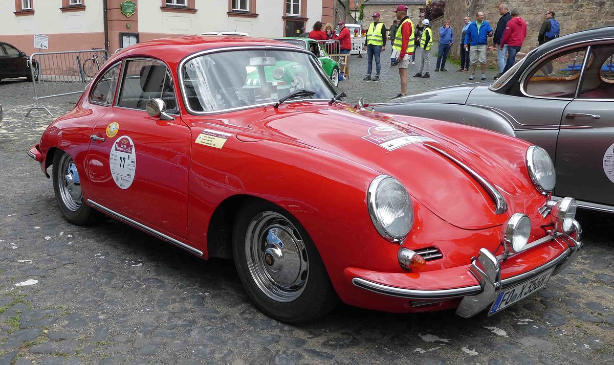 =Porsche 356 B, Bj. 1963, 1577 ccm, 75 PS, pausiert in Fulda anl. der SACHS-FRANKEN-CLASSIC im Juni 2019