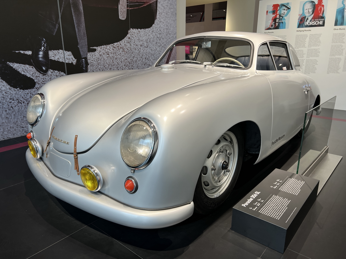 Porsche 356 SL. Baujahr 1951. 4-Zylinder-Boxermotor mit 1086ccm und 46PS / 34kW. Foto: Driven by Dreams. 75 Jahre Porsche Sportwagen. 21.10.2023