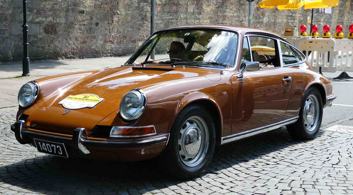 =Porsche 911 - 2,4 T Coupe`, 140 PS, Bj. 1973, gesehen anl. der ADAC Deutschland Klassik 2017 in Fulda, Juli 2017
