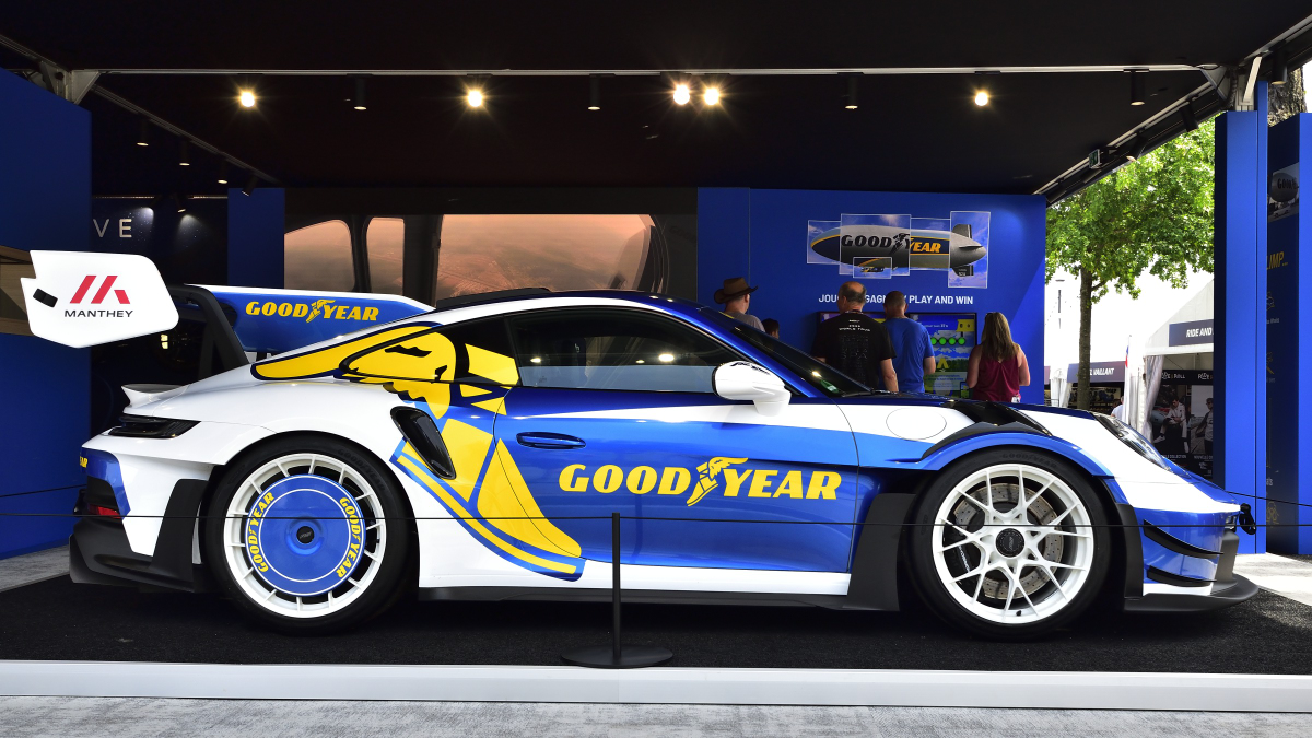Porsche 911 (992) GT3 RS Manthey Racing, ausgestellt im Besucher Bereich der 24h Le Mans 2025, 10.06.2025