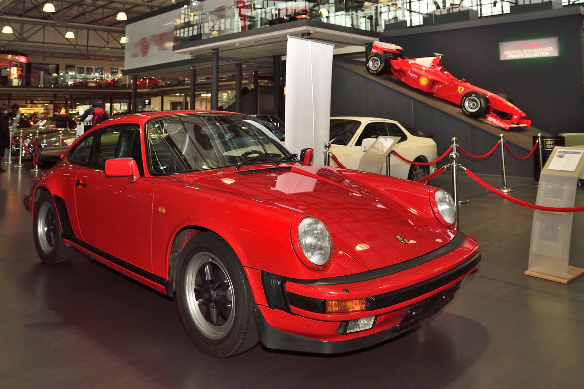 Porsche 911, Aufnahme am 16.11.2021 in der Motorworld Köln 