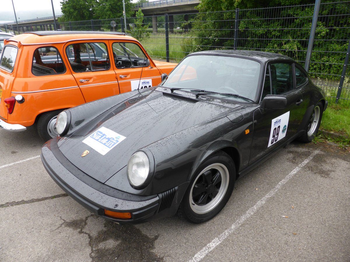 Porsche 911 bei der Internationalen Saar-Lor-Lux Classique. Start zum zweiten Tag am 28.05.2016 in Trier.
