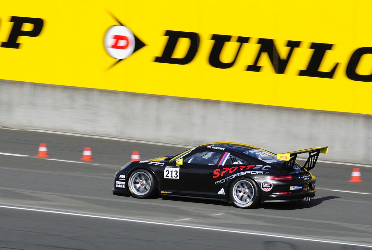Porsche 911 GT3 Type 991, Mitzieher der Nr.213 beim beschleunigen aus der Boxengasse, Training am 12.6.2014 zum Porsche Carrera Cup France,Vorrennen der 82. 24h von Le Mans 2014