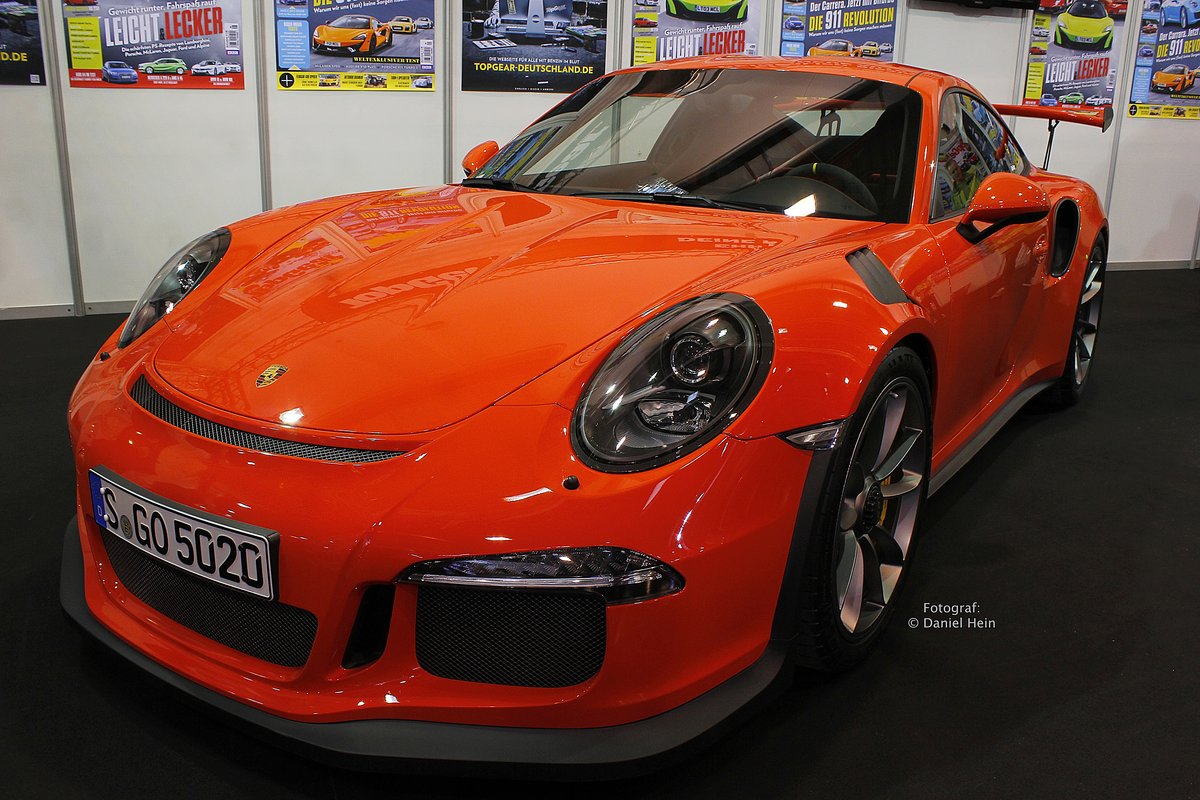 Porsche 911 in Orange auf der Essen Motor Show 2015.