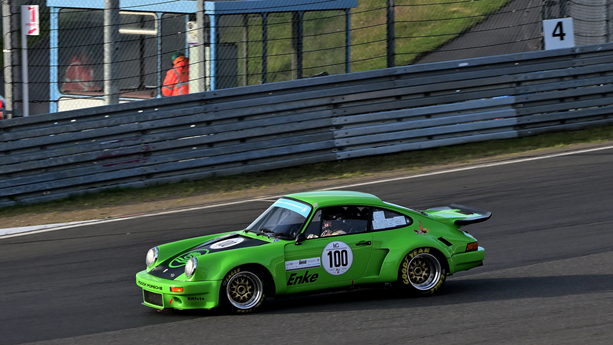  Porsche 911 RSR, Historic Championship’ 81 (vormals HEC/HTGT) ist die �lteste, historische Rennserie in Deutschland. Zugelassen sind Touren- und GT-Fahrzeuge bis Baujahr 1981 und Rennsportfahrzeuge bis Baujahr 1971.
Aufnahmen vom: N�rburgring Classic am 13.06.2026, aus den Zuschauer Bereichen.