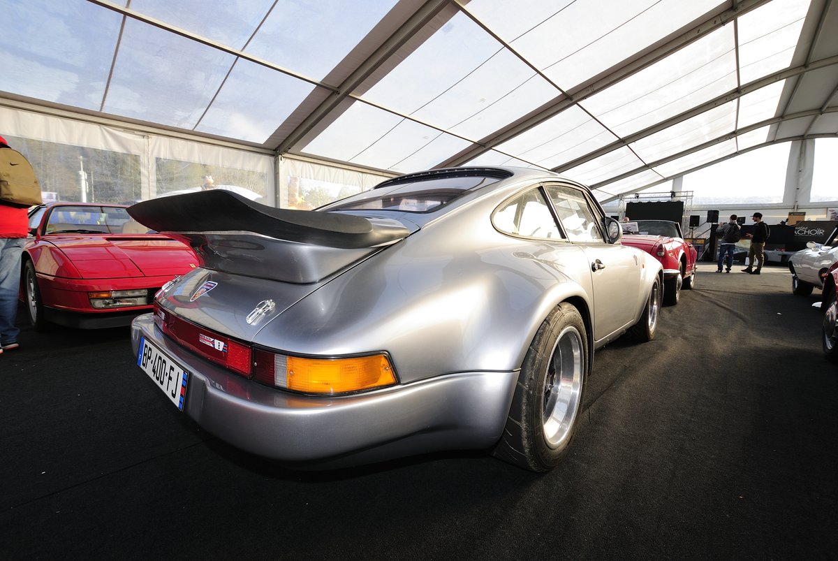 Porsche 911 SC 3.0L Bj.1978 Heckansicht, Ausstellung von Stanislas Machoïr – Classic & Sports Cars at Spa-Francorchamps. 6.Mai 2017 vor den Tribühnen