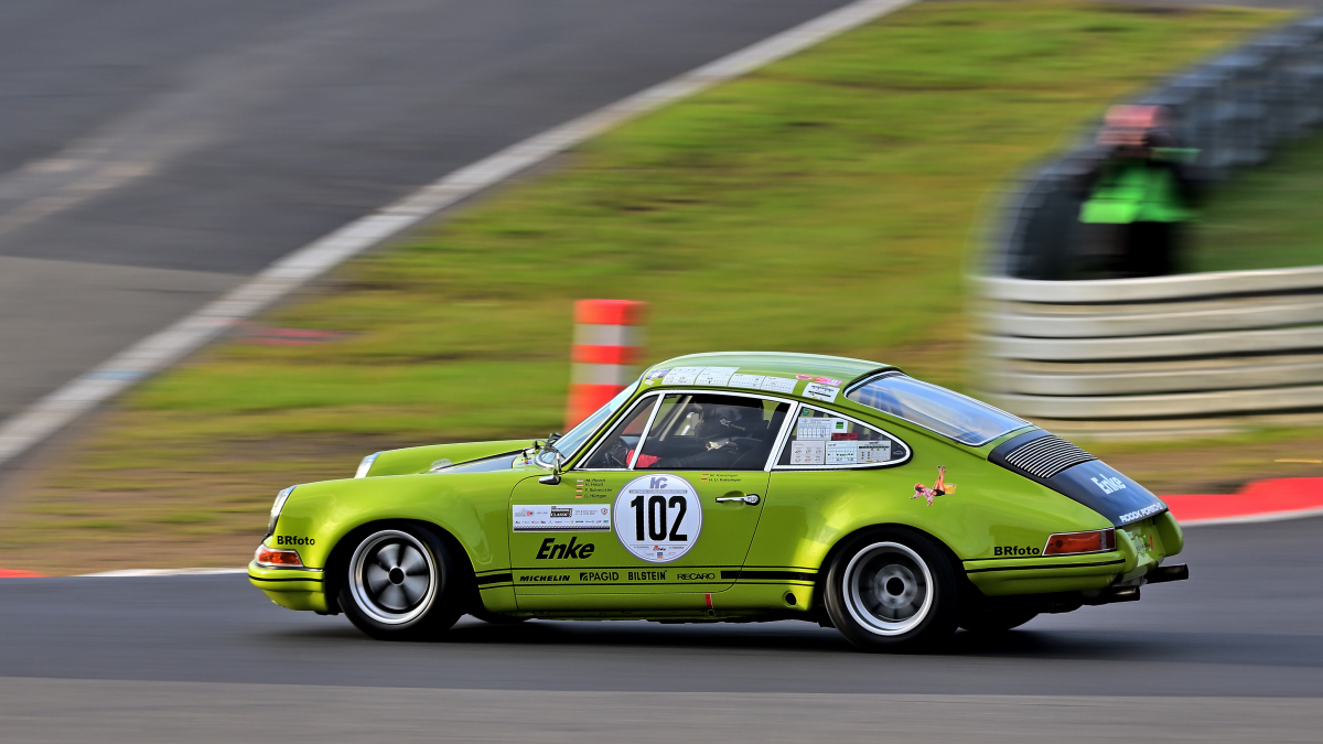  Porsche 911 ST, Historic Championship’ 81 (vormals HEC/HTGT) ist die �lteste, historische Rennserie in Deutschland. Zugelassen sind Touren- und GT-Fahrzeuge bis Baujahr 1981 und Rennsportfahrzeuge bis Baujahr 1971.
Aufnahmen vom: N�rburgring Classic am 13.06.2026, aus den Zuschauer Bereichen.