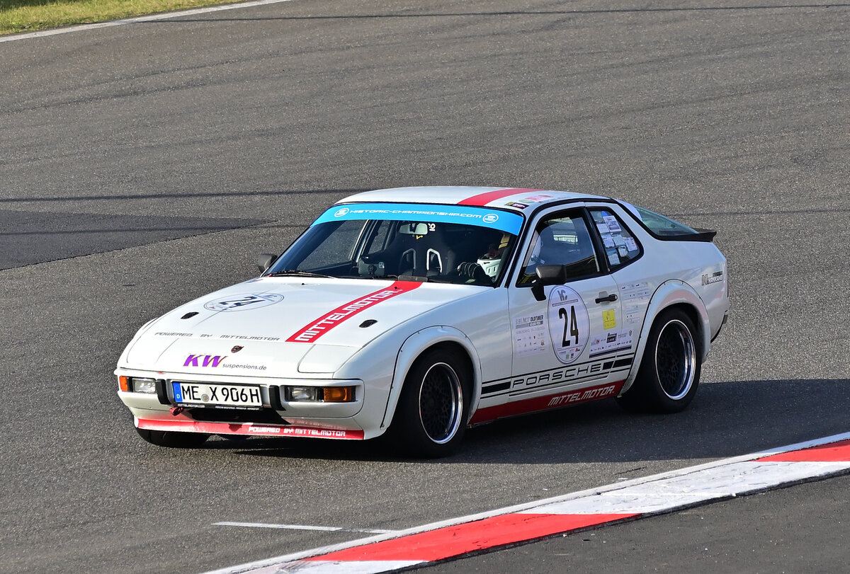 Porsche 924,  Historic Championship’ 81 (vormals HEC/HTGT) ist die �lteste, historische Rennserie in Deutschland. Zugelassen sind Touren- und GT-Fahrzeuge bis Baujahr 1981 und Rennsportfahrzeuge bis Baujahr 1971.
Aufnahmen vom: N�rburgring Classic am 13.06.2026, aus den Zuschauer Bereichen.