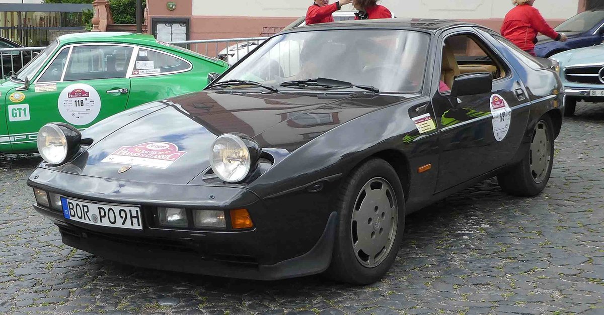 =Porsche 928 S, Bj. 1980, 4700 ccm, 300 PS, steht in Fulda anl. der SACHS-FRANKEN-CLASSIC im Juni 2019