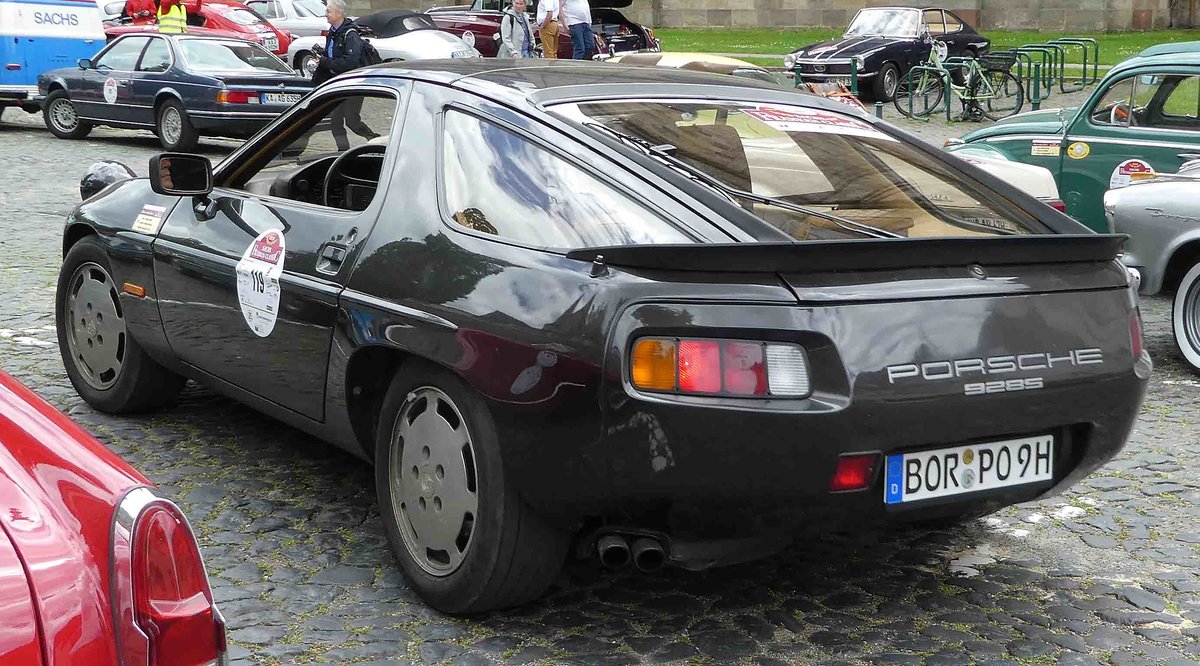 =Porsche 928 S, Bj. 1980, 4700 ccm, 300 PS, steht in Fulda anl. der SACHS-FRANKEN-CLASSIC im Juni 2019