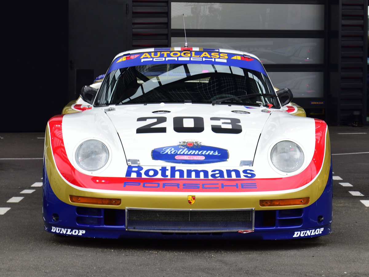 Porsche 961, modifizierte Rennwagen des Porsche 959, das erste mit Rennauto mit Allradantrieb, in der IMSA und beim 24h Rennen in Le Mans, Aufnahme am 10.6.2023 vor dem Porsche Experience Center Le Mans