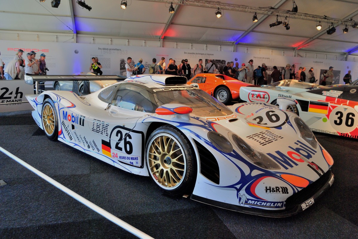 Porsche Ausstellung beim 24h Le Mans 2014. Nr.26 Porsche 911GT, Team