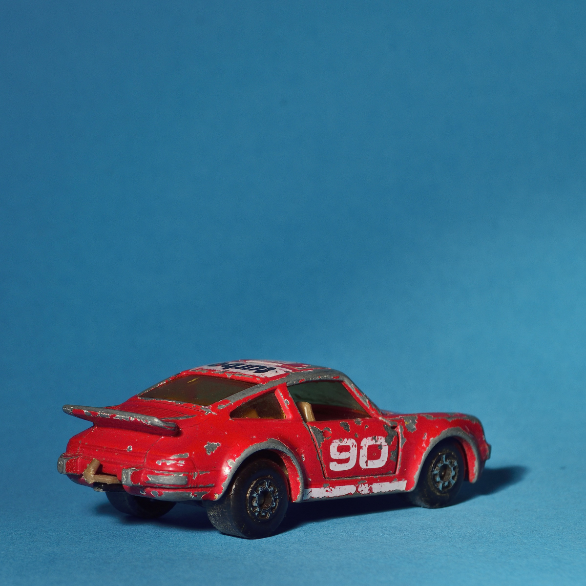 Porsche Turbo 1978, Matchbox Superfast, Tablefotografie eines alten Spielzeugautos.Aufnahme am 8.11.2020