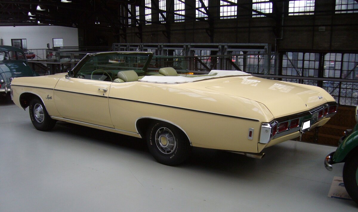 Profilansicht eines Chevrolet Impala Convertible aus dem Jahr 1969. Classic Remise Düsseldorf am 30.12.2022.