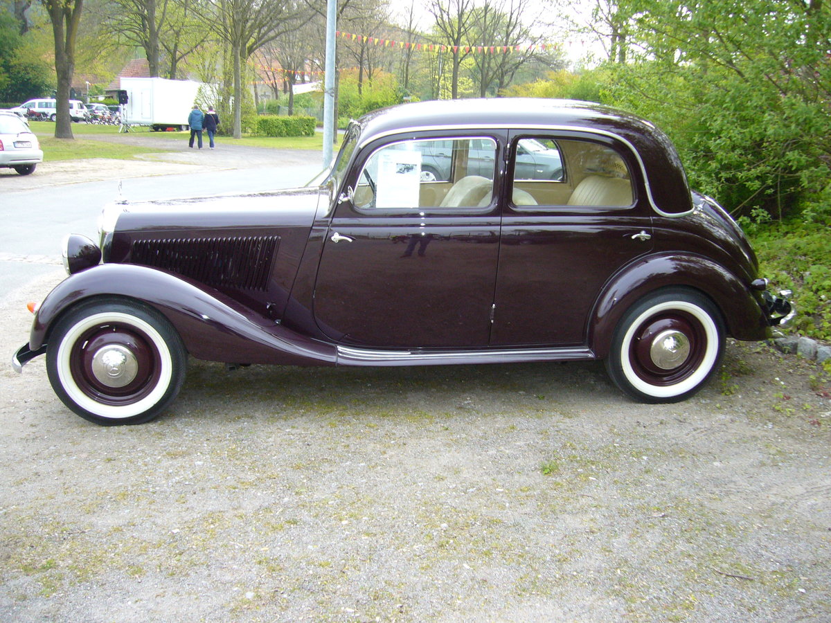 Profilansicht eines Mercedes Benz W136 VI. 1950 - 1953. Oldtimertreffen Hörstel-Riesenbeck am 01.05.2017.