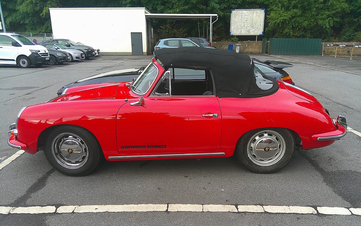 Profilansicht eines Porsche 356 1600SC Cabriolet aus dem Jahr 1963. 13. Saarner Oldtimer-Cup am 30.08.2026 in M�lheim an der Ruhr/Saarn.