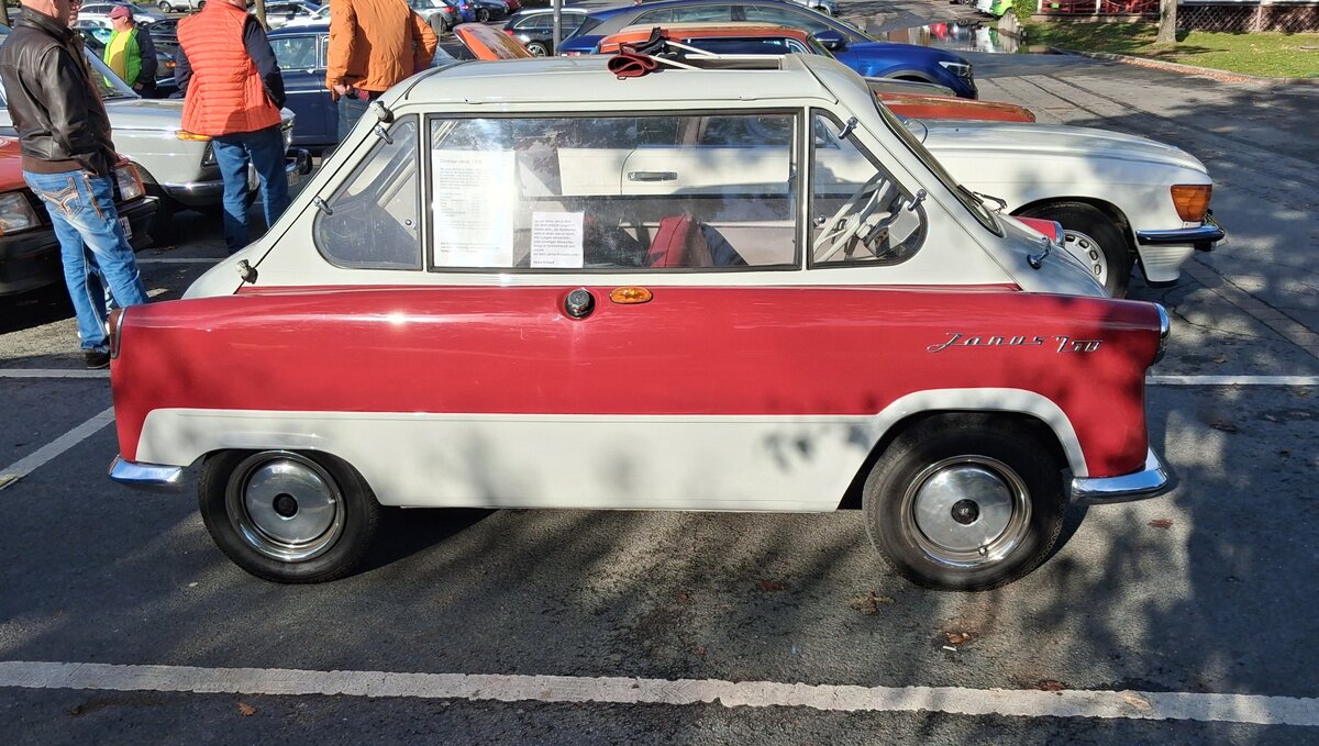 Profilansicht eines Z�ndapp Janus aus dem Jahr 1957. Oldtimertreffen am Cafe del Sol in Gelsenkirchen am 11.09.2026.
