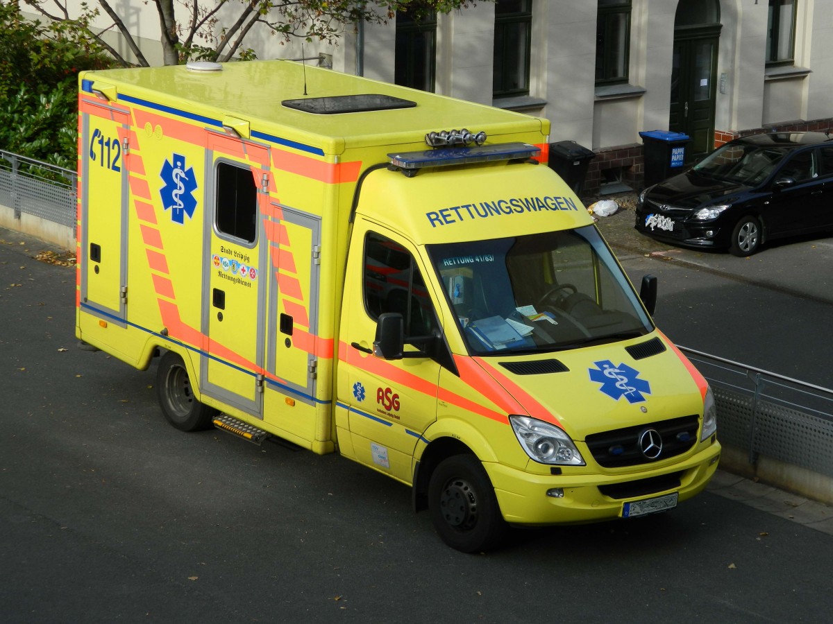 Promedica ASG Ambulanz Leipzig GmbH: RTW auf Basis Mercedes-Benz mit Kastenaufbau am 08.10.2014 in Leipzig.