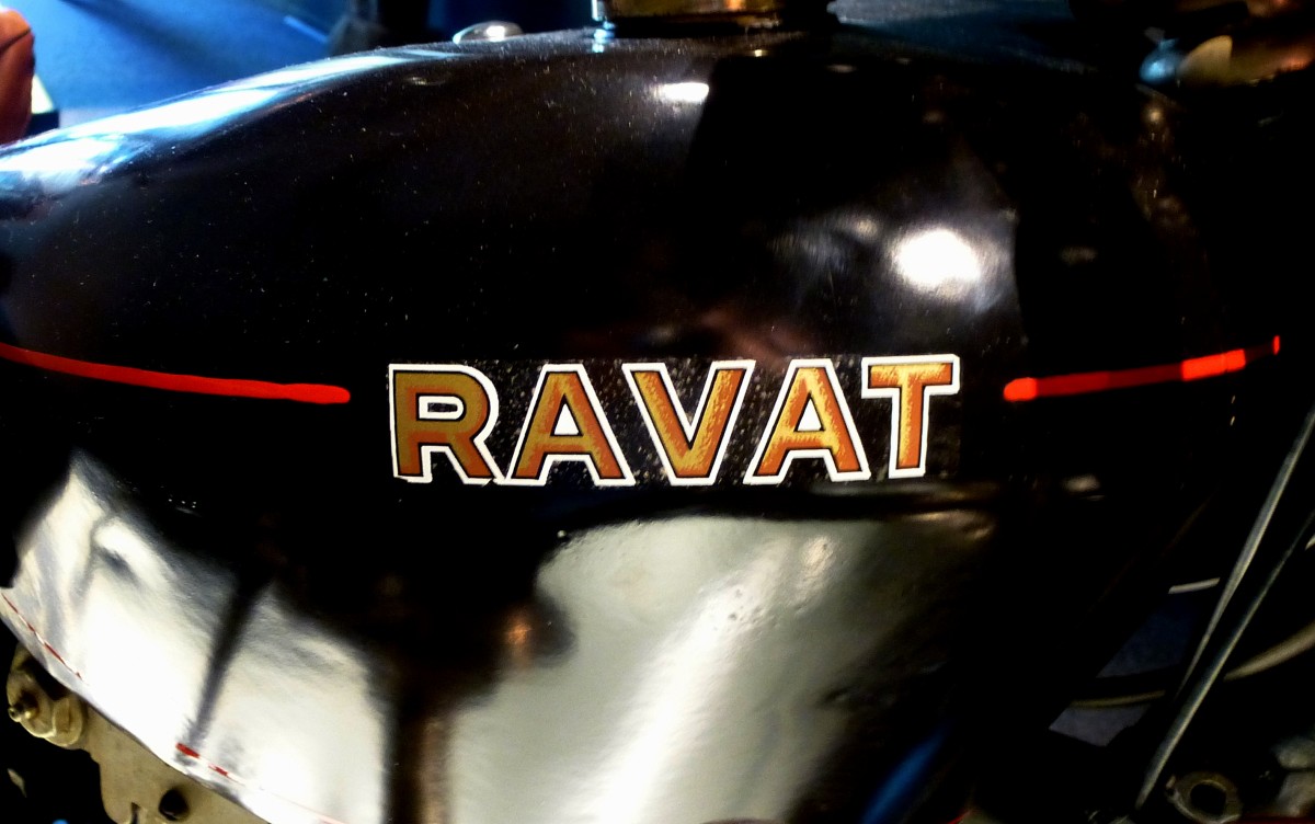 RAVAT, Tankaufschrift an einem Oldtimer-Motorrad von 1929, die franzsische Firma bestand von 1889-1956, April 2015