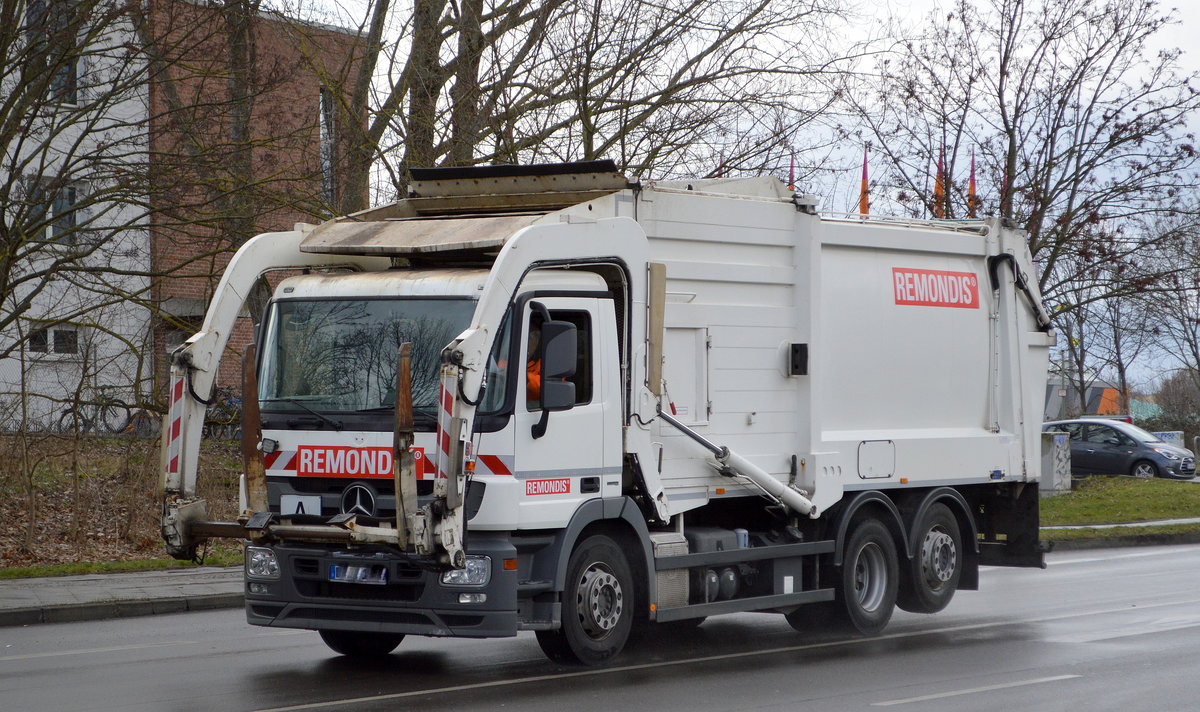 REMONDIS GmbH & Co. KG // Niederlassung Berlin mit einem MB ACTROS Müllentsorgungsfahrzeug am 17.03.21 Berlin Weißensee.