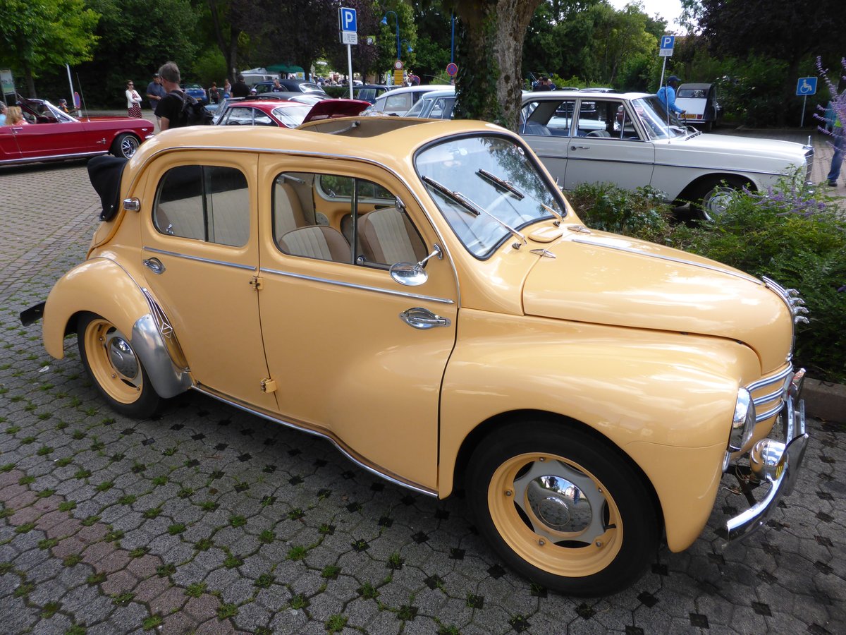 Renault 4 CV, Vintage Cars & Bikes in Steinfort am 06.08.2016