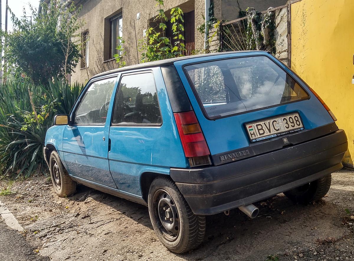 Renault 5, von hinten, gesehen in Pécs (HU), August 2019.