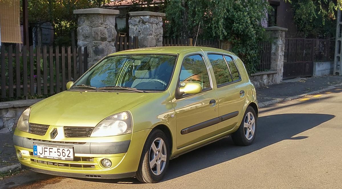 Renault Clio II in Gelb, gesehen in September 2019 in Ungarn (Pécs).