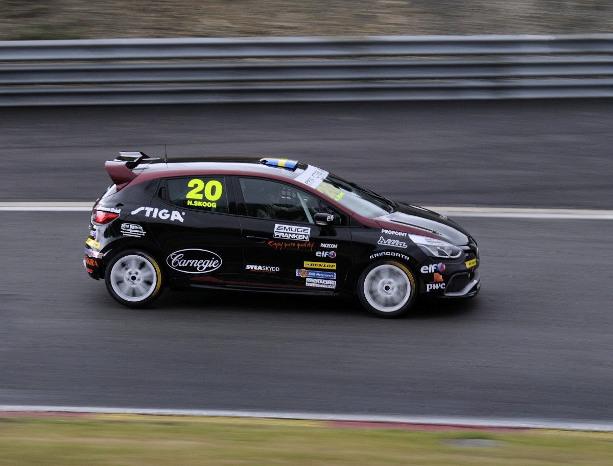 Renault Clio IV RS, ccm 1,6l Turbo, 162 kW, Fahrer: H.Skoog, Team PFI Racing in Spa Francorchamps am 20.6.2015 beim ADAC GT Masters Weekend. Supportrace Renault Clio Cup