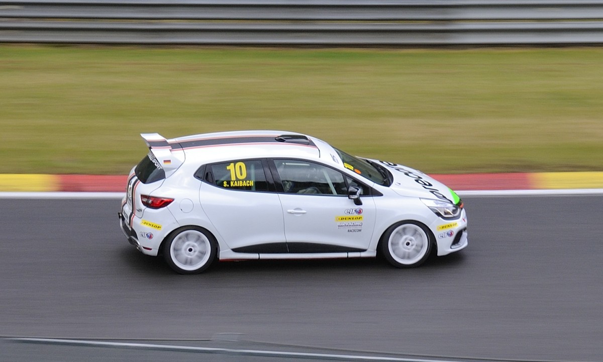 Renault Clio IV RS, ccm 1,6l Turbo, 162 kW, Fahrer: S.Kaibach, Team Schlaug Motorsport, in Spa Francorchamps am 20.6.2015 beim ADAC GT Masters Weekend. Supportrace Renault Clio Cup