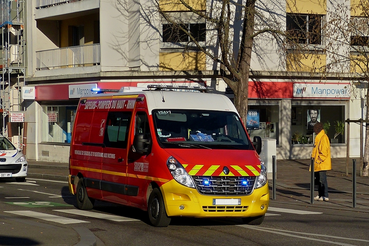 Renault Einsatzfahrzeug der Feuerwehr der Region Oberelsaß aufgenommen am 10.12.2013. 