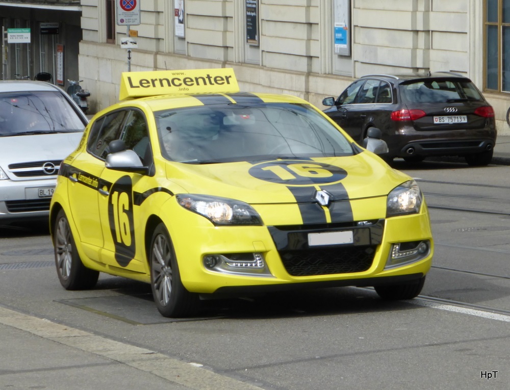 Renault Fahrschule Nr.16 unterwegs in der Stadt Basel am 20.09.2014