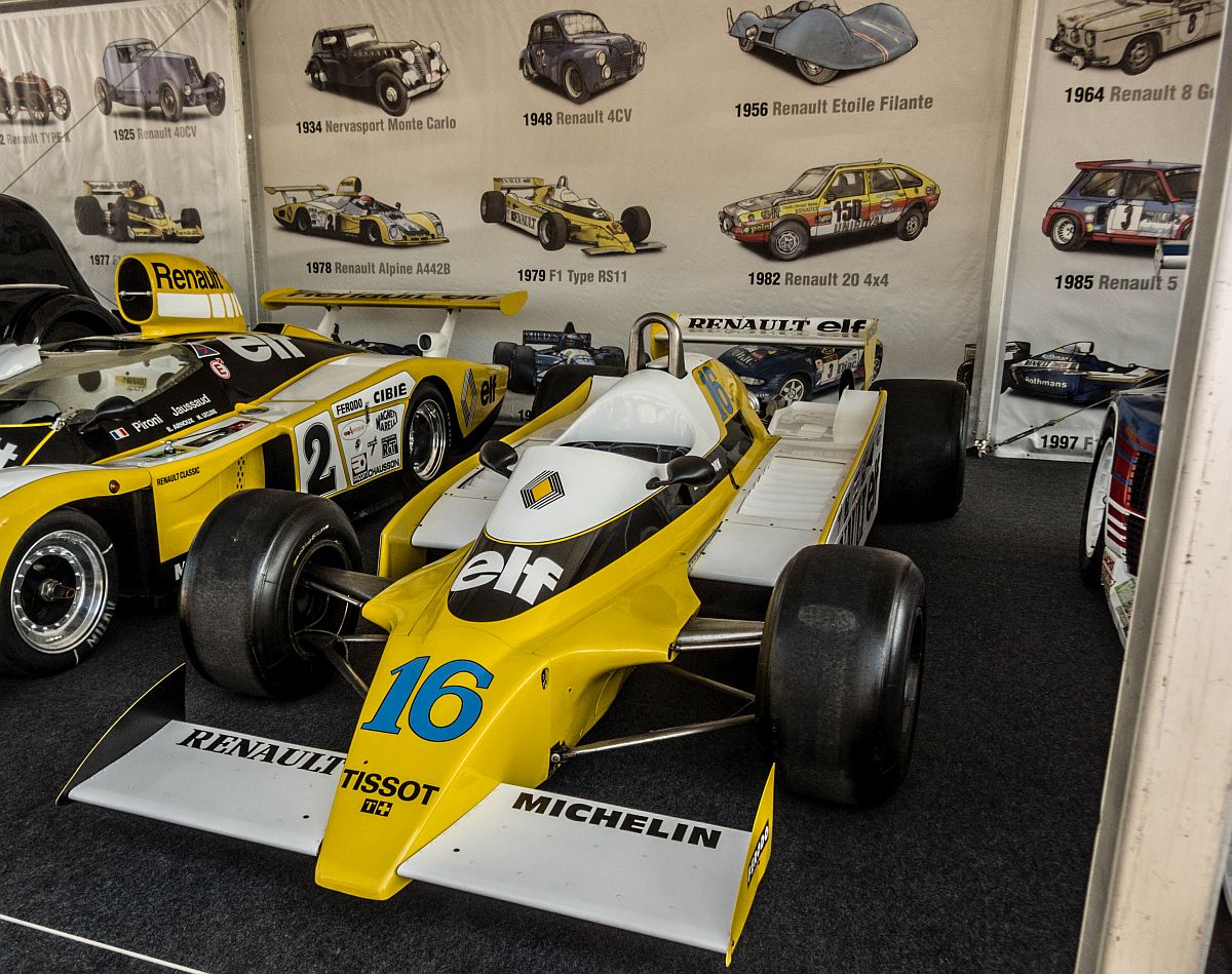 Renault Formel 1 Wagen aus den 70-ern. Aufnahmezeit: 13.06.2015, World Series by Renault.