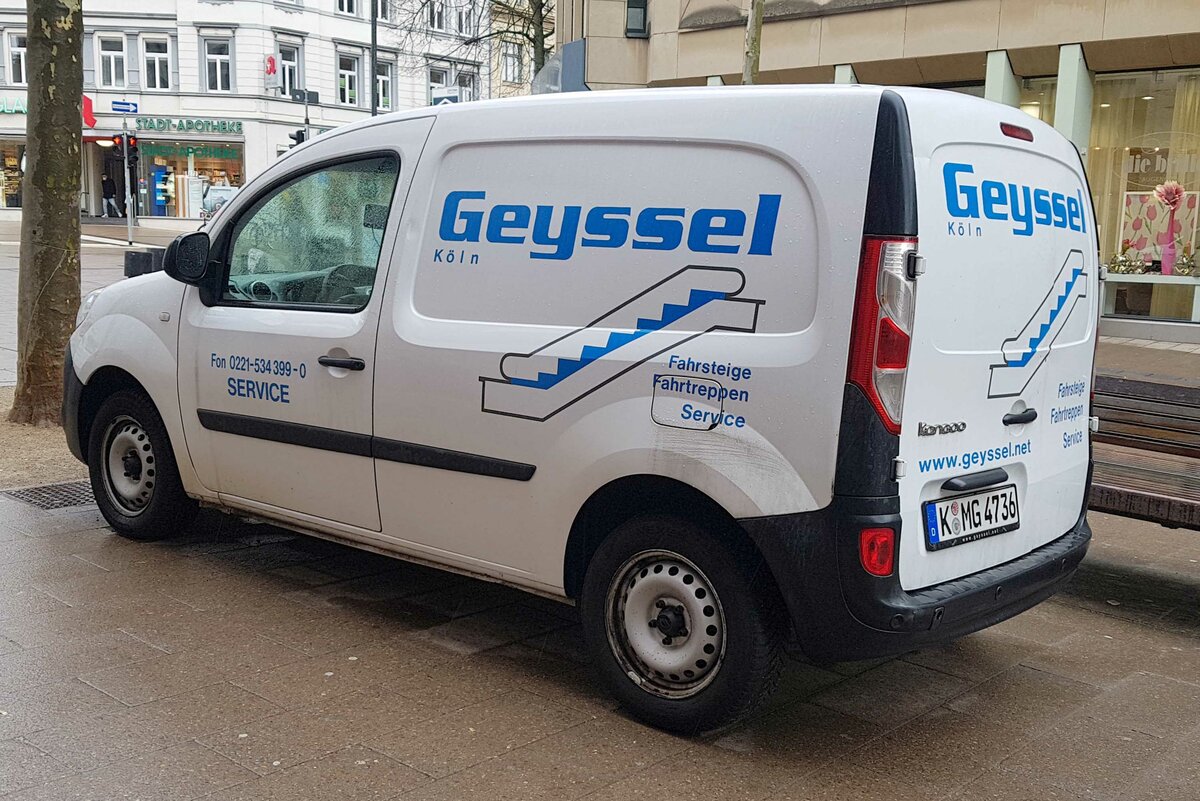 =Renault Kangoo als Servicefahrzeug der Firma GEYSSEL steht im April 2022 in Fulda