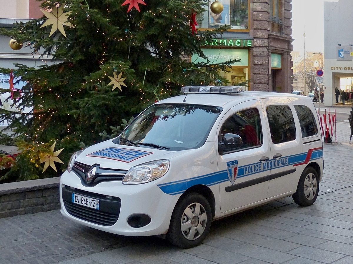 Renault Kangoo der Franzsichen Stadtpolizei gesehen in Mulhouse am 10.12.2013.
