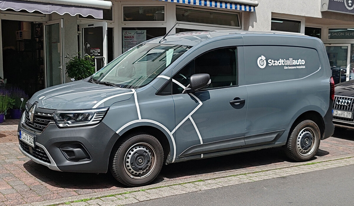 =Renault Kangoo von  Stadtteilauto  steht im Juni 2026 in Fulda