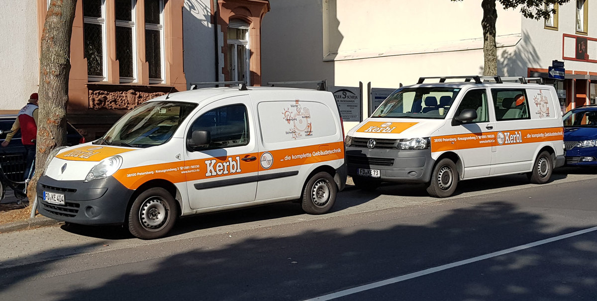 =Renault Kangoo und VW T 5 der Firma KERBL stehen im August 2019 in Fulda