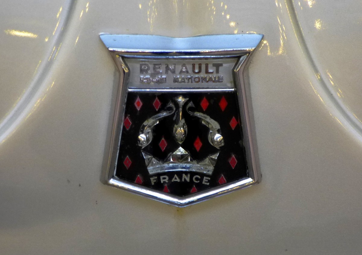 Renault, Khleremblem an der Limousine  Dauphine  von 1960, Dez.2013