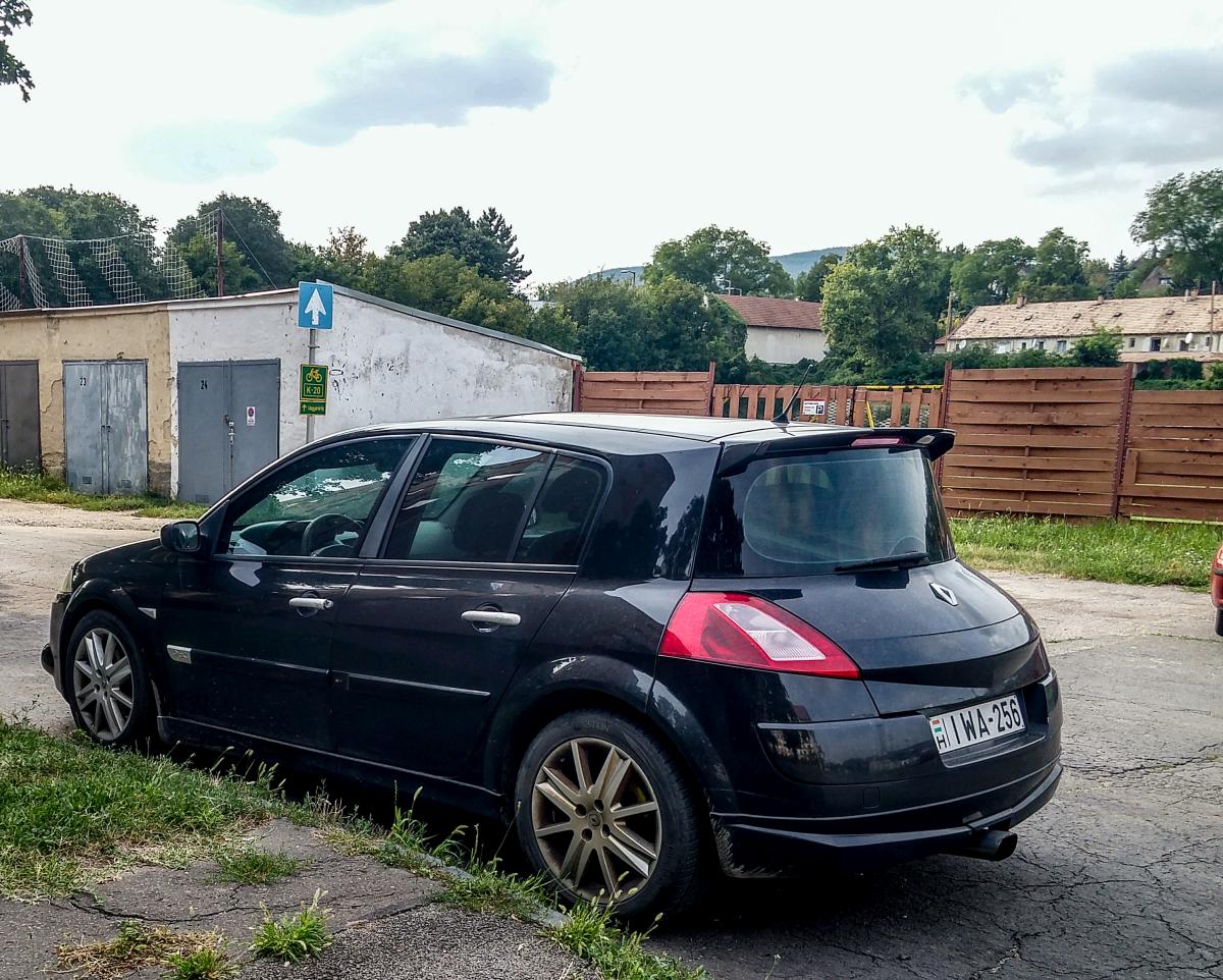 Renault Mégane II, fotografiert in Pécs (HU), Sommer 2019.