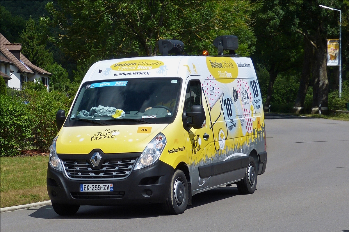 Renault Master ist als Werbefahrzeug in der Caravane du Tour auf den Straßen durch Luxemburg unterwegs.  03.07.0217