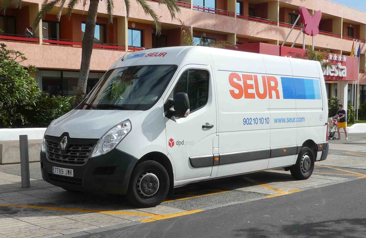 =Renault Master des Paketdienstes SEUR ( gehört zur DPD-Group) steht im Januar 2019 in Playa de las Americas