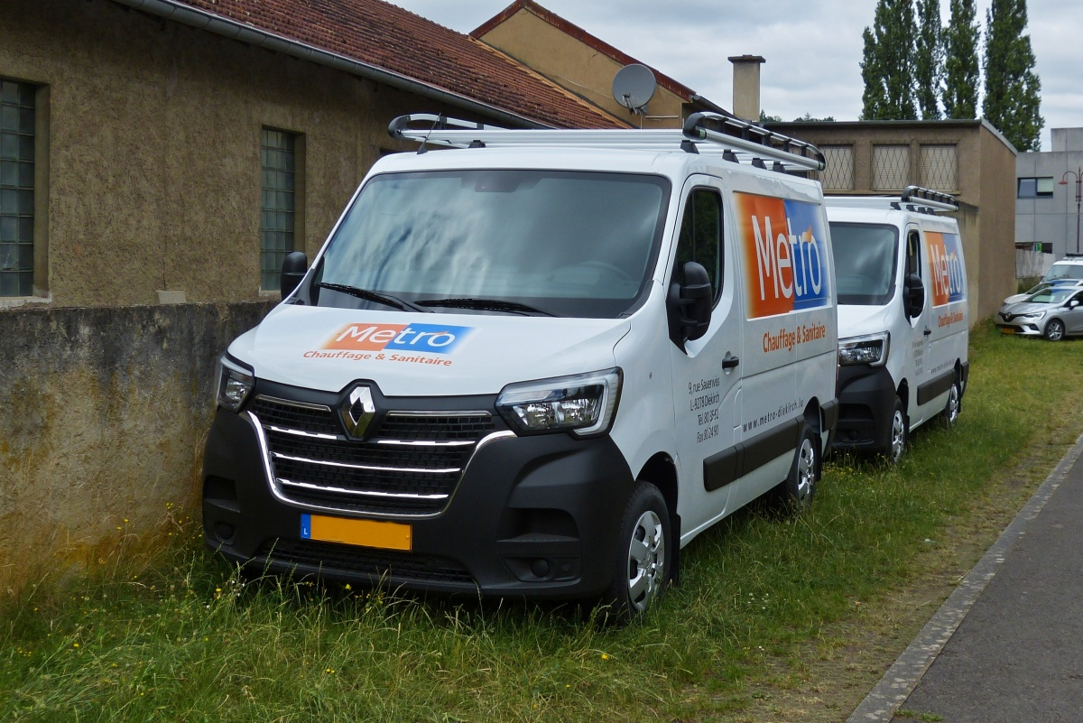 Renault Master eines Sanitärbetriebes aus Diekirch, aufgenommen im Juli 2022 