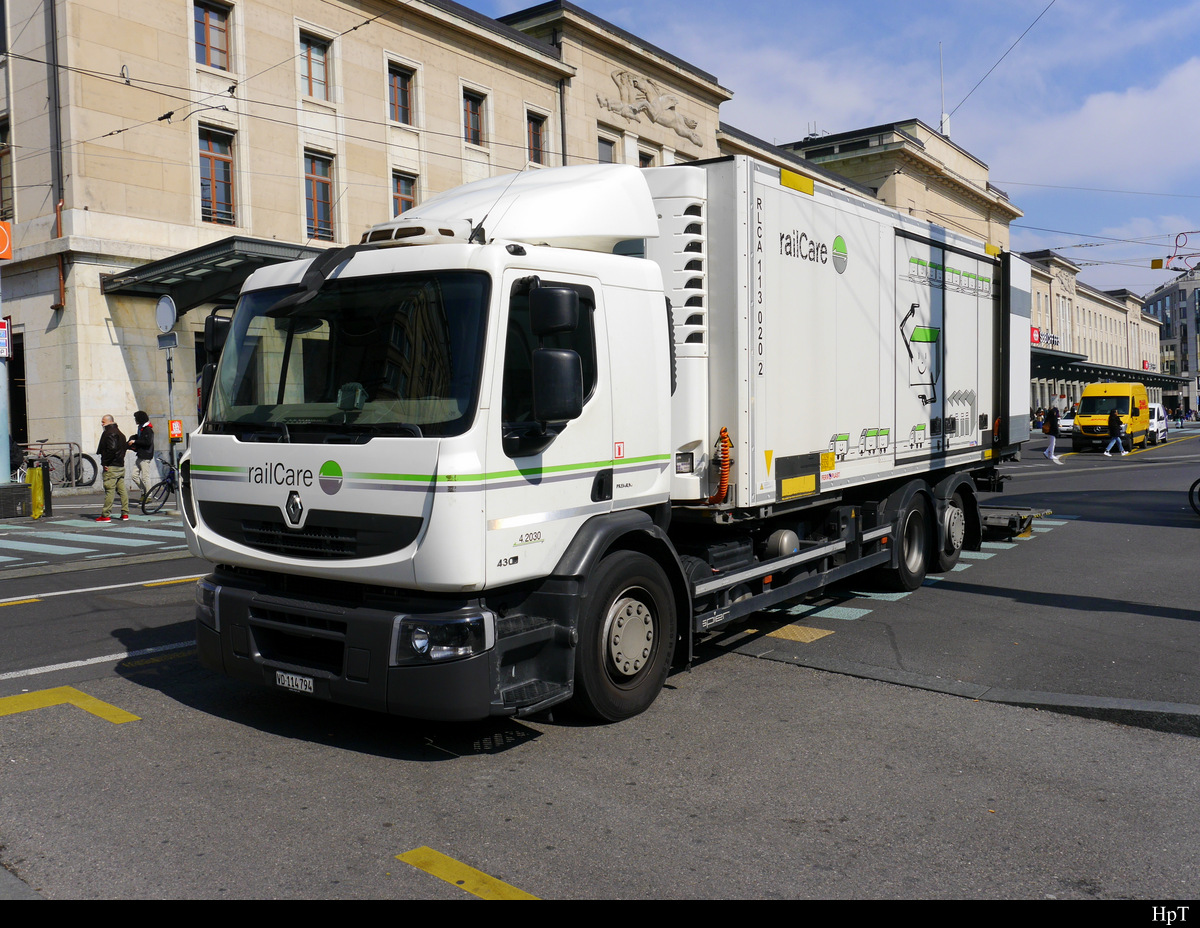 Renault mit Kühlcontainer in der Stadt Genf am 06.04.2019