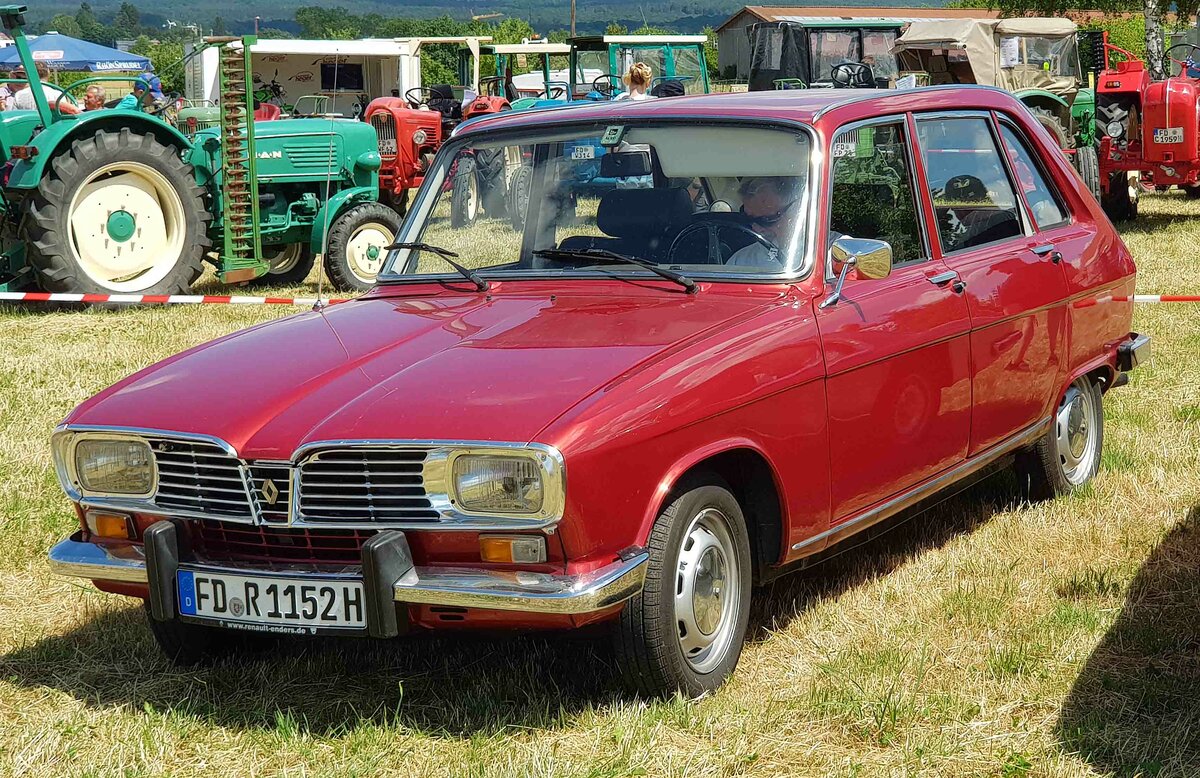 =Renault R 16, gesehen beim Oldtimertreffen in Wisselsrod, 06-2022
