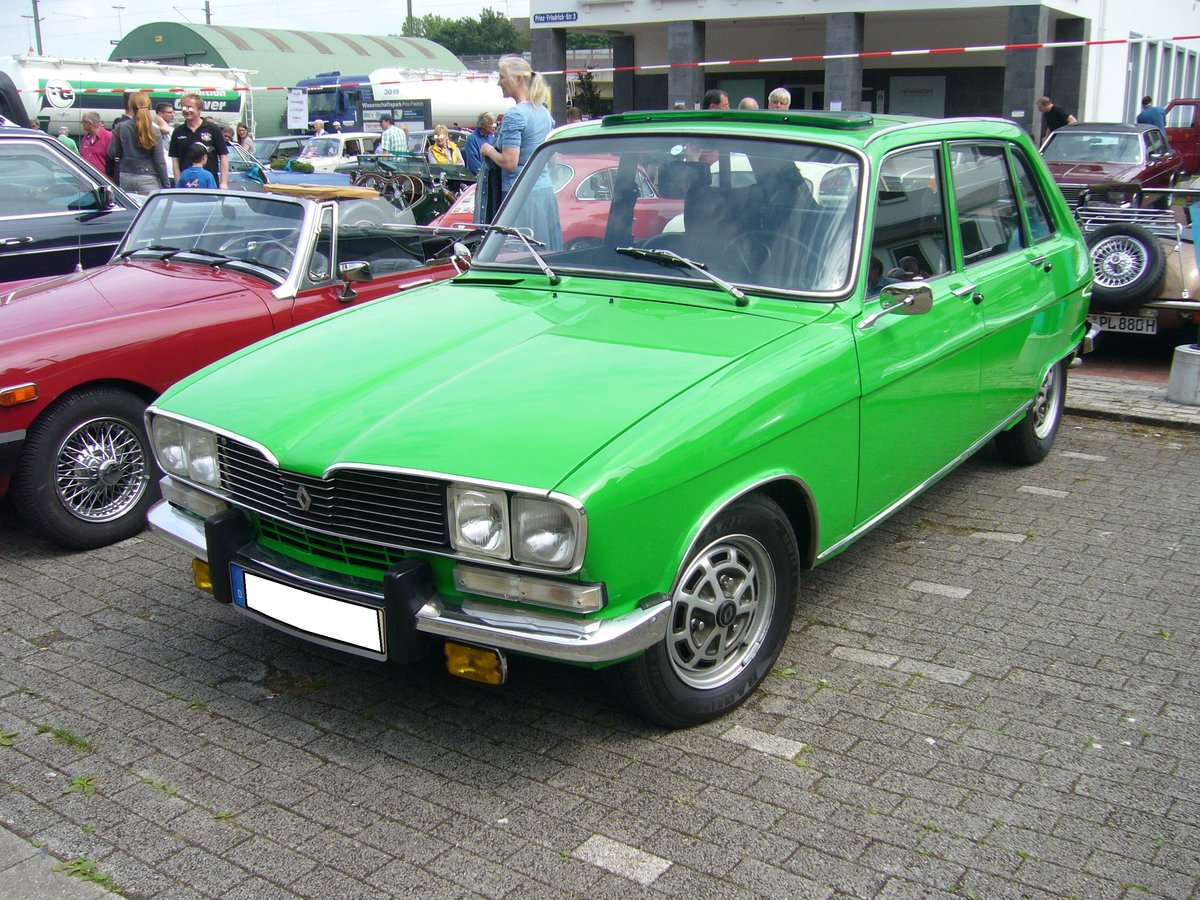 Renault R16TX. 1973 - 1980. Der R16 wurde bereits 1965 vorgestellt. Der R16TX war das Modell mit der stärksten Motorisierung in dieser Baureihe. Der 4-Zylinderreihenmotor leistet 93 PS aus 1647 cm³ Hubraum. Prinz-Friedrich-Oldtimertreffen am 29.05.2016 in Essen.