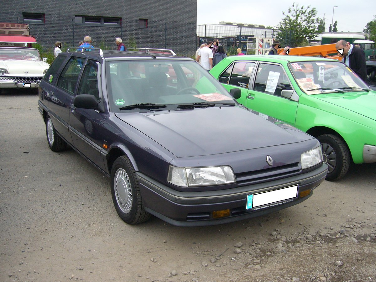 Renault R21 Nevada. 1986 - 1994. Der R21 war als Stufenhecklimousine, als Fließhecklimousine und als Nevada genanntes Kombimodell lieferbar. Der Nevada war mit Benzin- und Dieselmotoren lieferbar. 9. Oldtimer- und Youngtimerfestival an der  Alten Dreherei  in Mülheim an der Ruhr am 17.06.2017.