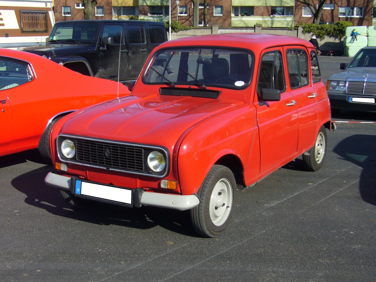 Renault R4, wie er im Zeitraum von 1974 bis 1978 vom Band lief. Oldtimertreffen an Mo´s Bikertreff in Krefeld am 25.02.2018.